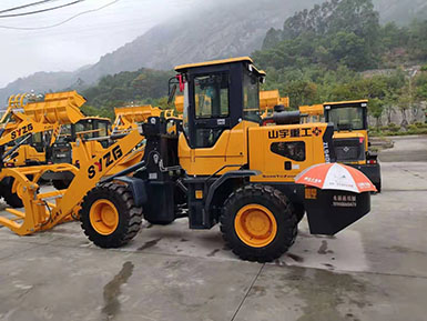 恭喜羅總喜提新車，山宇裝載機940走起，山宇重工，助您成功！